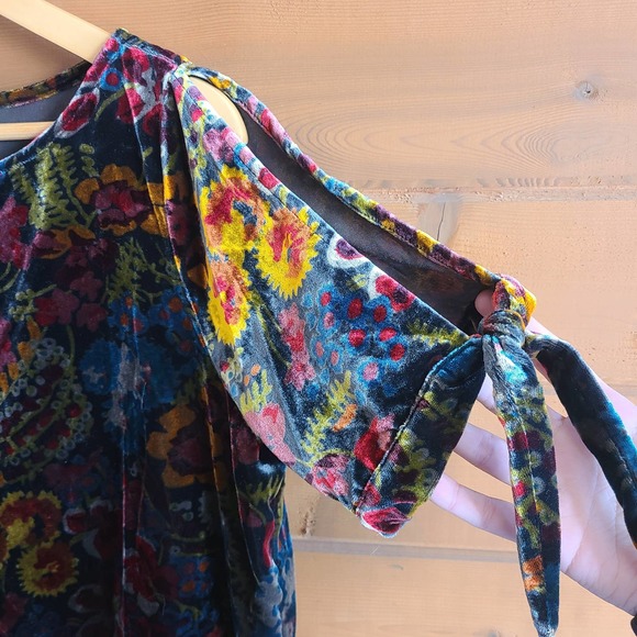 Loft Velvet Dark Floral Cold Shoulder Tie Sleeve Blouse Large Boho Garden - Picture 4 of 7